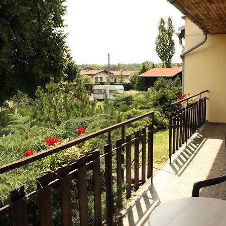 Bungalovy A Ubytovani Ratiborice- Zlic Ceska Skalice Exterior photo